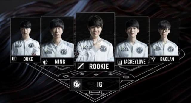 两名队员进 两名队员进